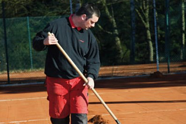 Tennisplatzpflege